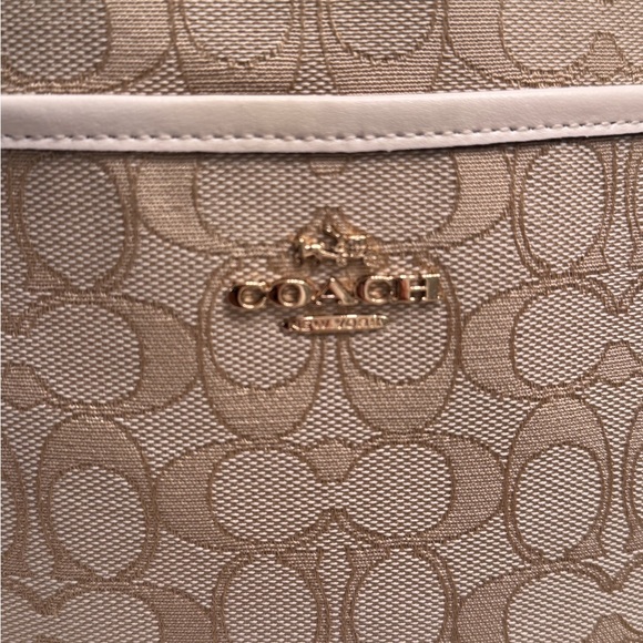 Coach Signature crossbody File Bag - New Without Tags - 13" x 10.5" - Picture 2 of 13